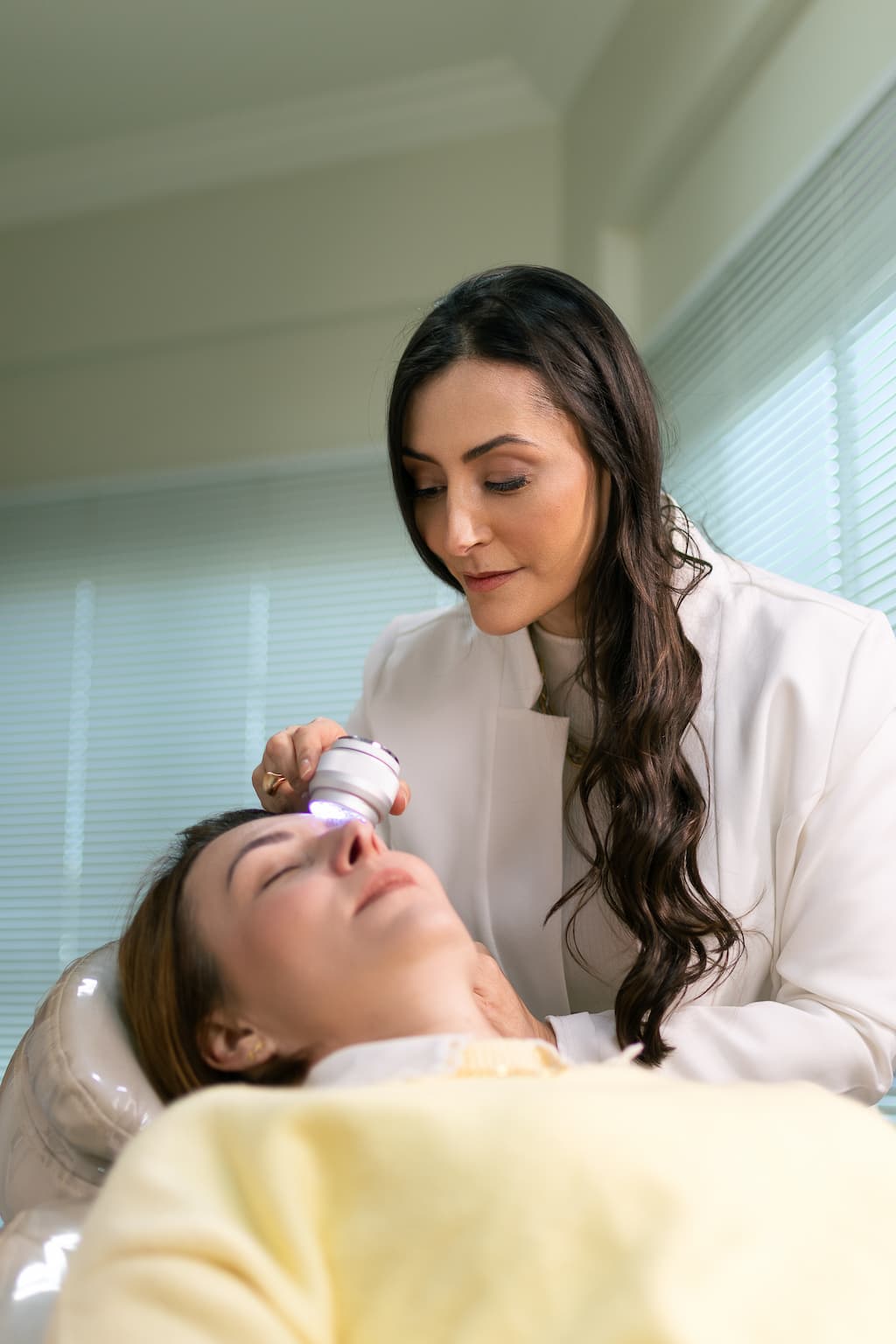 Dra. Juliana Lima, dermatologia clínica e estética